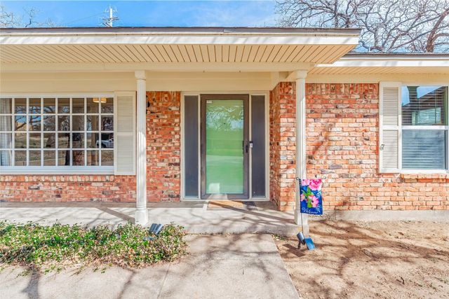 97 Regents Park, Bedford, TX 76022