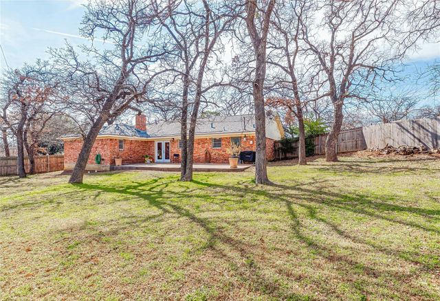 97 Regents Park, Bedford, TX 76022