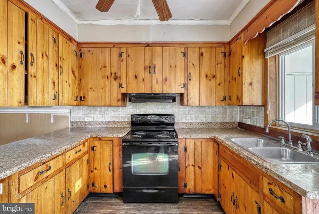 628 CHESTNUT ST, York, PA 17403