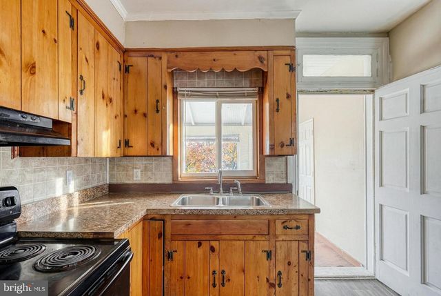 628 CHESTNUT ST, York, PA 17403