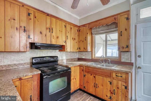 628 CHESTNUT ST, York, PA 17403