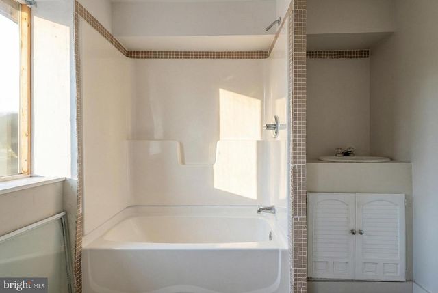 628 CHESTNUT ST, York, PA 17403