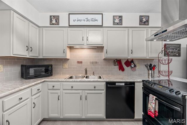 13708 La Conte Court, St Louis, MO 63128