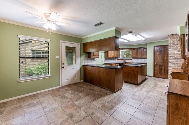 104 Oakview Circle, Huntsville, TX 77340