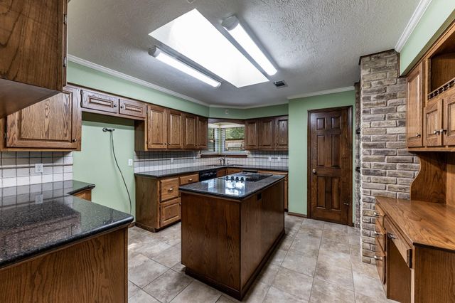 104 Oakview Circle, Huntsville, TX 77340