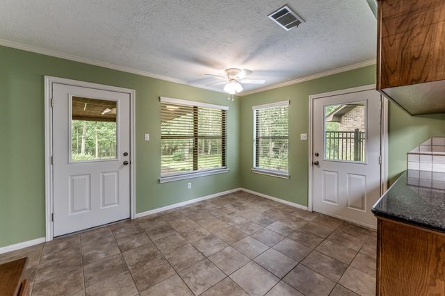 104 Oakview Circle, Huntsville, TX 77340