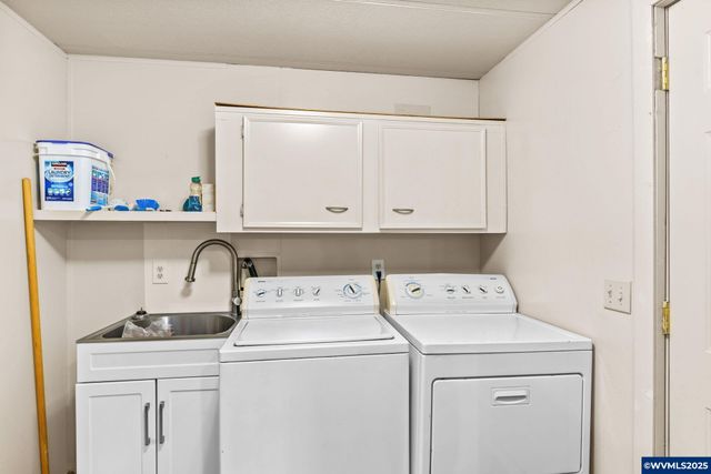 364 Scotts Glen Dr, Springfield, OR 97477