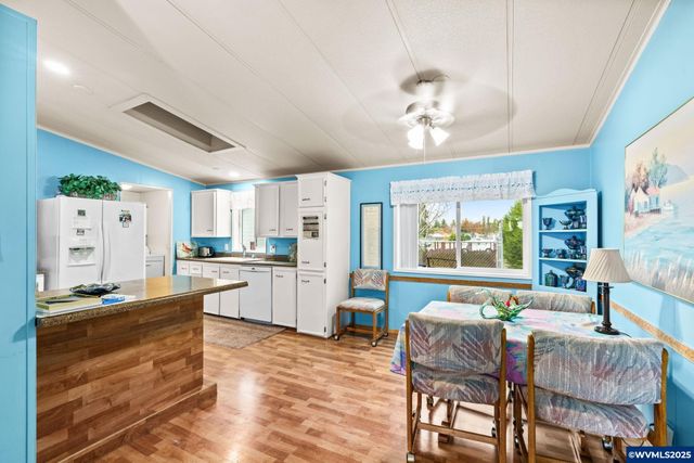 364 Scotts Glen Dr, Springfield, OR 97477