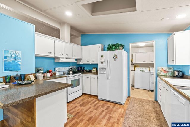 364 Scotts Glen Dr, Springfield, OR 97477