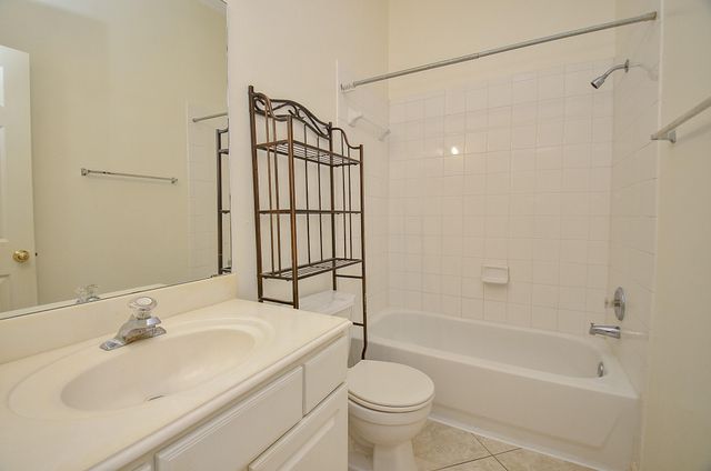 2710 Grants Lake Boulevard I-4, Sugar Land, TX 77479