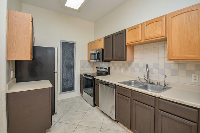 2710 Grants Lake Boulevard I-4, Sugar Land, TX 77479