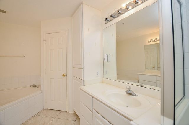 2710 Grants Lake Boulevard I-4, Sugar Land, TX 77479