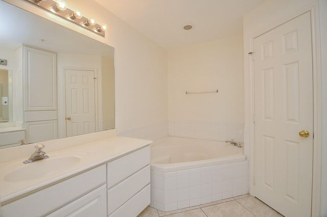 2710 Grants Lake Boulevard I-4, Sugar Land, TX 77479