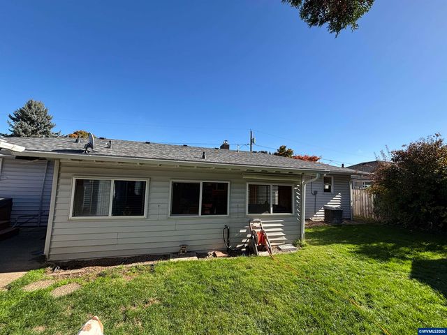 805 Tierra Dr NE, Salem, OR 97301