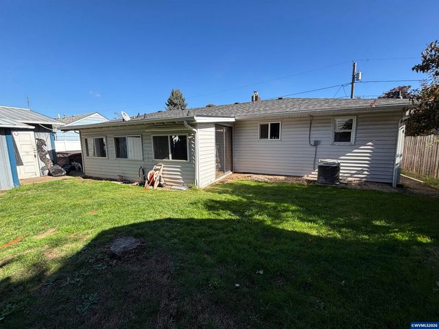805 Tierra Dr NE, Salem, OR 97301