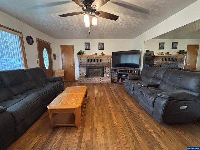 805 Tierra Dr NE, Salem, OR 97301