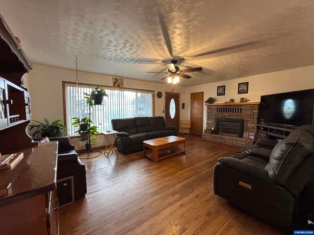 805 Tierra Dr NE, Salem, OR 97301