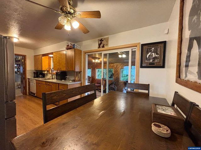 805 Tierra Dr NE, Salem, OR 97301