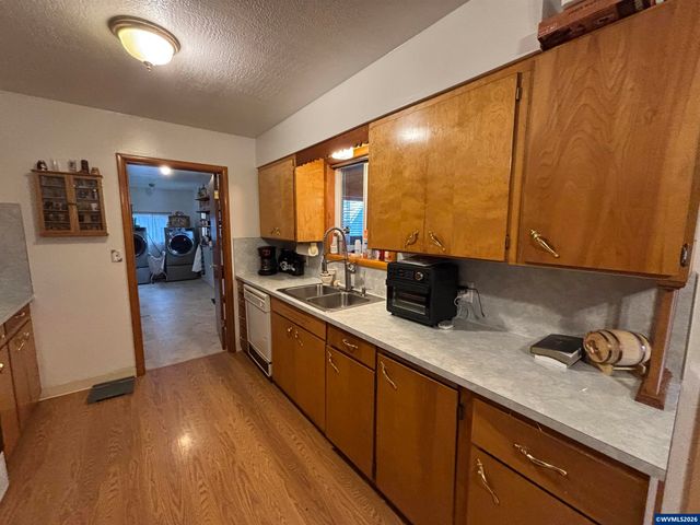805 Tierra Dr NE, Salem, OR 97301