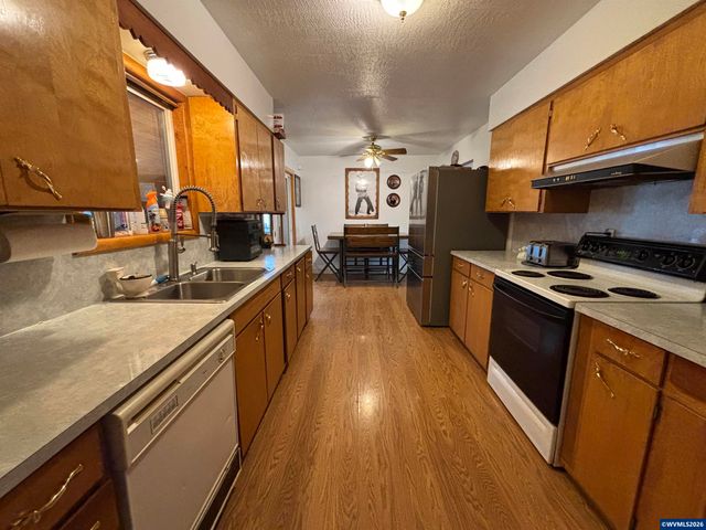805 Tierra Dr NE, Salem, OR 97301
