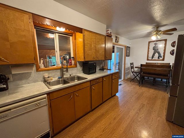 805 Tierra Dr NE, Salem, OR 97301