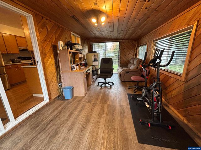 805 Tierra Dr NE, Salem, OR 97301