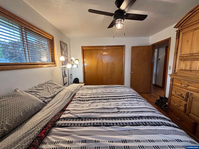 805 Tierra Dr NE, Salem, OR 97301