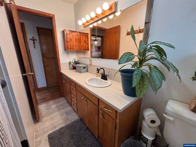 805 Tierra Dr NE, Salem, OR 97301