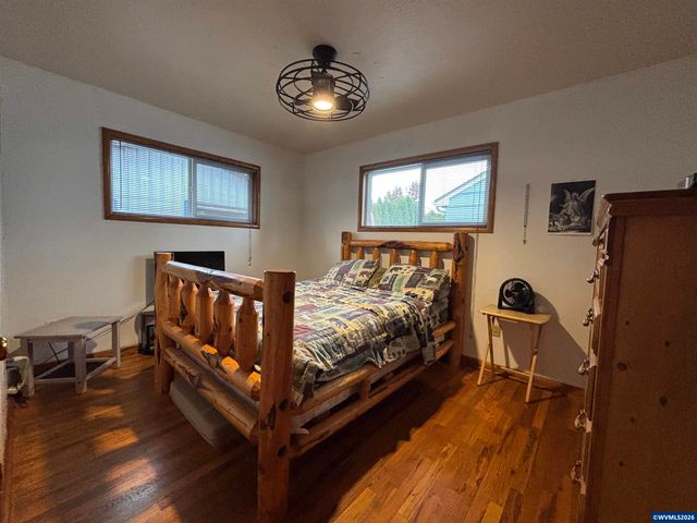 805 Tierra Dr NE, Salem, OR 97301