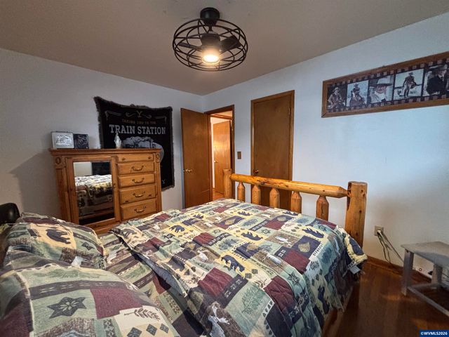 805 Tierra Dr NE, Salem, OR 97301