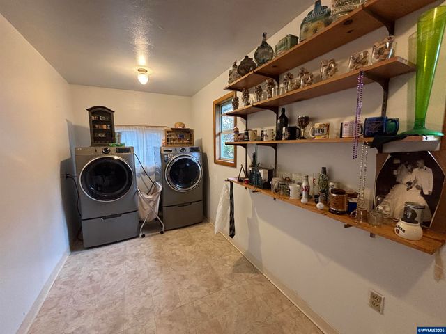 805 Tierra Dr NE, Salem, OR 97301