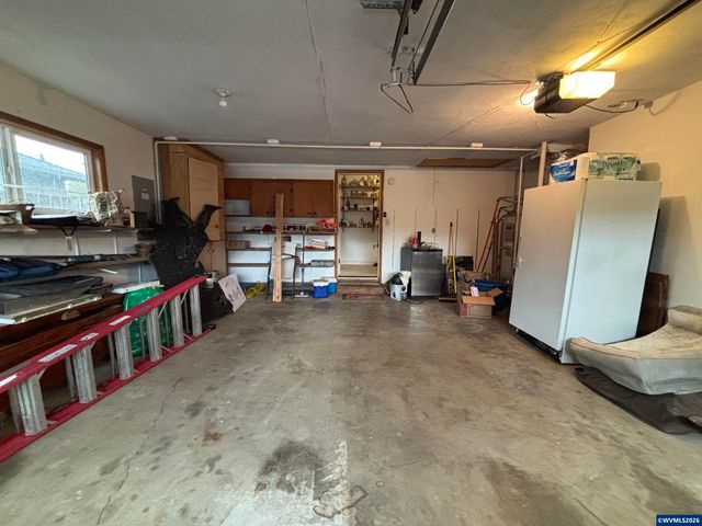 805 Tierra Dr NE, Salem, OR 97301