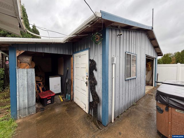 805 Tierra Dr NE, Salem, OR 97301
