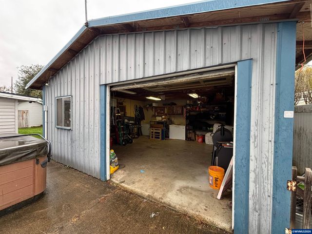 805 Tierra Dr NE, Salem, OR 97301