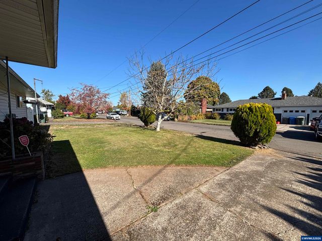 805 Tierra Dr NE, Salem, OR 97301