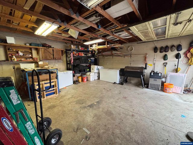 805 Tierra Dr NE, Salem, OR 97301