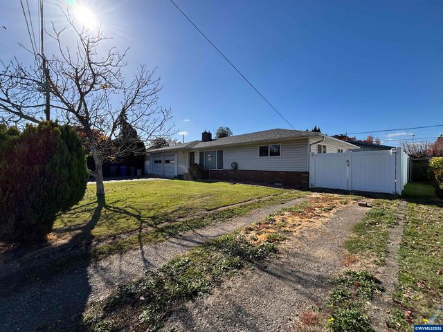 805 Tierra Dr NE, Salem, OR 97301