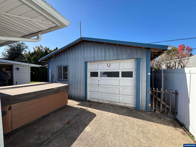 805 Tierra Dr NE, Salem, OR 97301