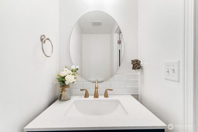 11415 6th Avenue E, Tacoma, WA 98445