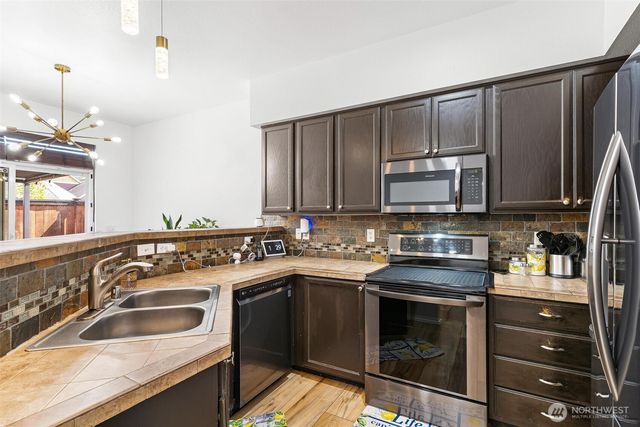 11415 6th Avenue E, Tacoma, WA 98445