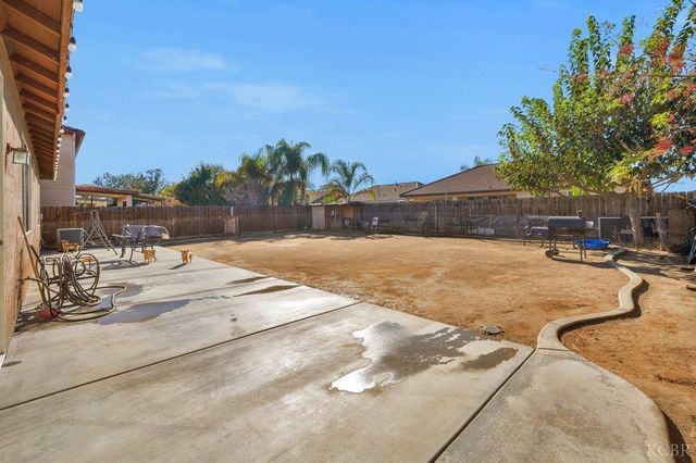 1379 W Ambassador Way, Hanford, CA 93230