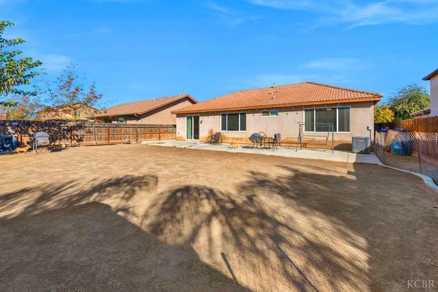 1379 W Ambassador Way, Hanford, CA 93230