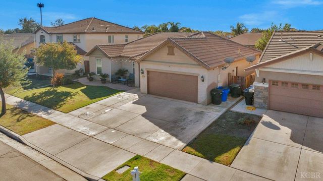 1379 W Ambassador Way, Hanford, CA 93230