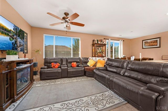 1379 W Ambassador Way, Hanford, CA 93230