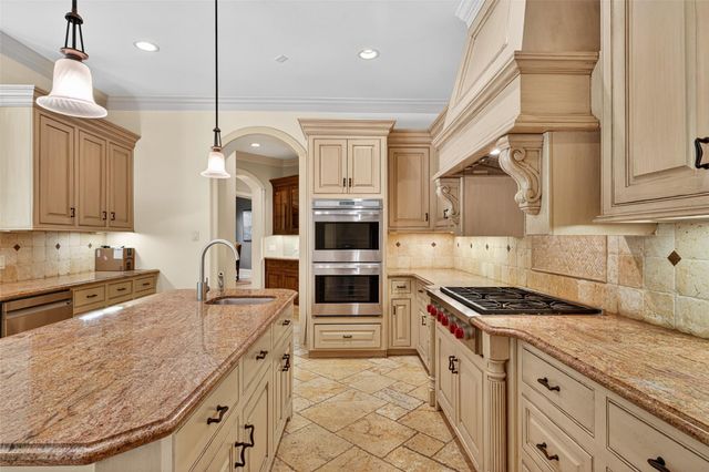 2400 Avalon Place, Houston, TX 77019