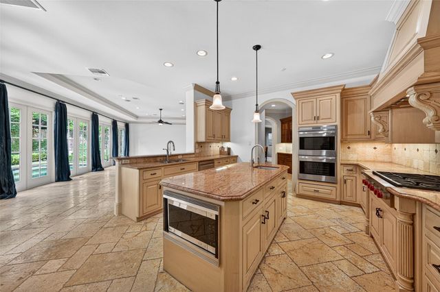 2400 Avalon Place, Houston, TX 77019