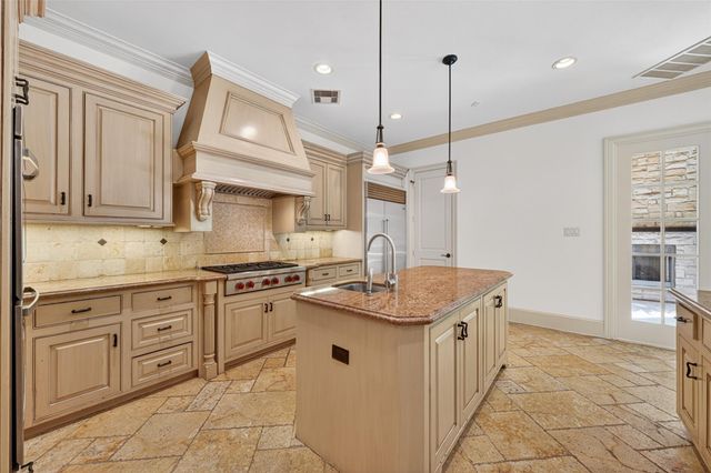 2400 Avalon Place, Houston, TX 77019