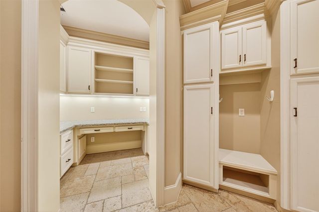 2400 Avalon Place, Houston, TX 77019