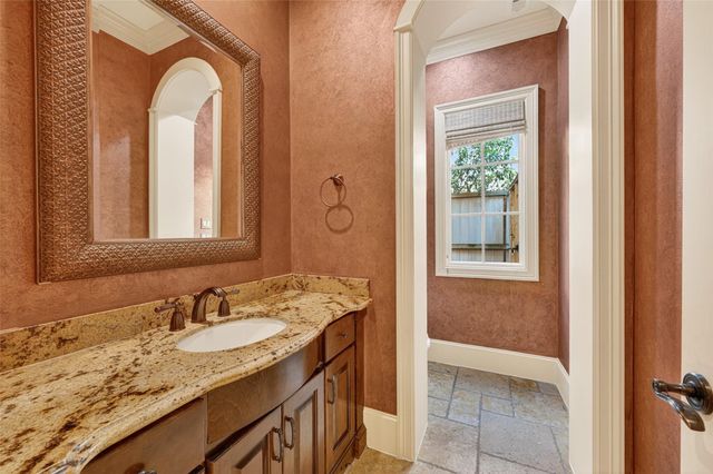 2400 Avalon Place, Houston, TX 77019