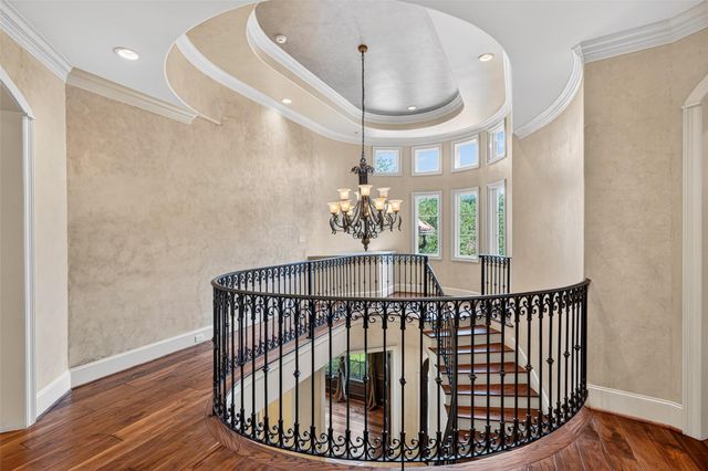 2400 Avalon Place, Houston, TX 77019